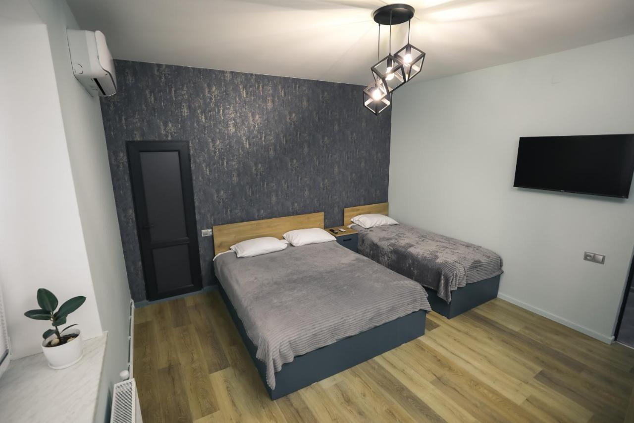 Am Hotel Erevan Esterno foto