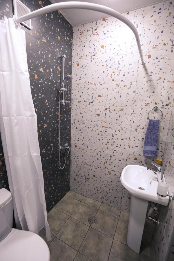 Am Hotel Erevan Esterno foto