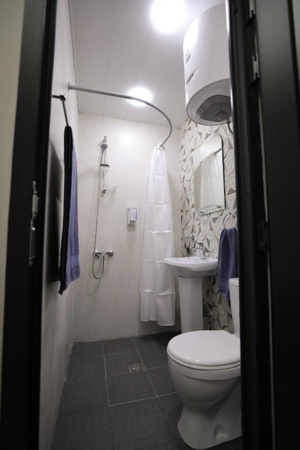 Am Hotel Erevan Esterno foto