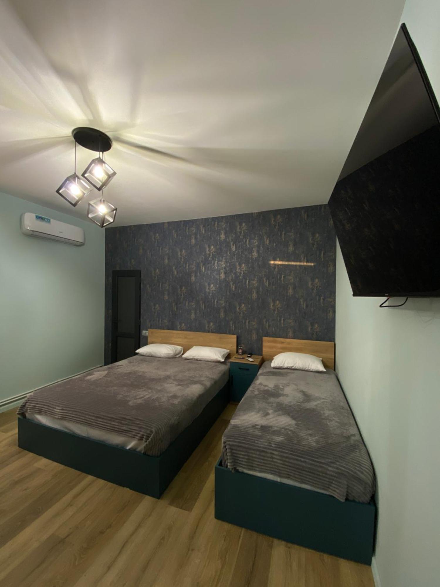 Am Hotel Erevan Esterno foto